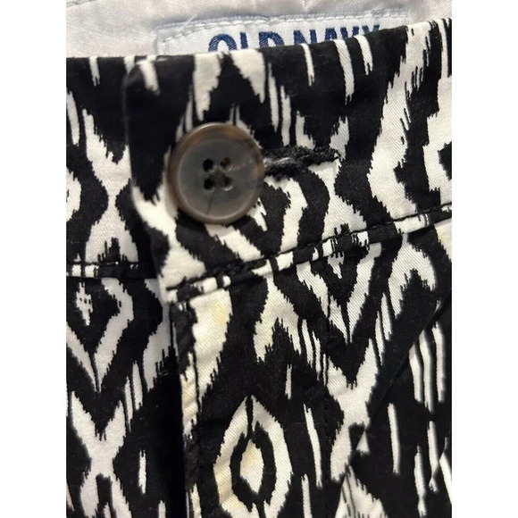 Old Navy Everyday Twill Short Womens‎ Size 12 Black White Ikat Mid Rise Cotton - Picture 4 of 7